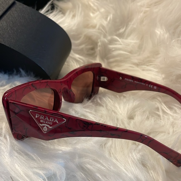 🍒RARE PRADA RED MARBLE ETRUSCAN MARBLE - brand new cat eye authentic Prada - Picture 5 of 15
